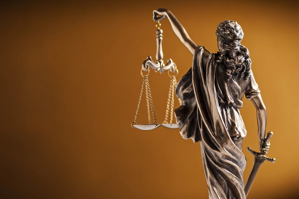 L'IA révolutionne la justice : vers une automatisation des décisions légales ?